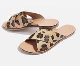 画像: http://www.topshop.com/en/tsuk/product/shoes-430/sandals-5388227/holiday-suede-cross-strap-sandals-6732289?bi=0&ps=20