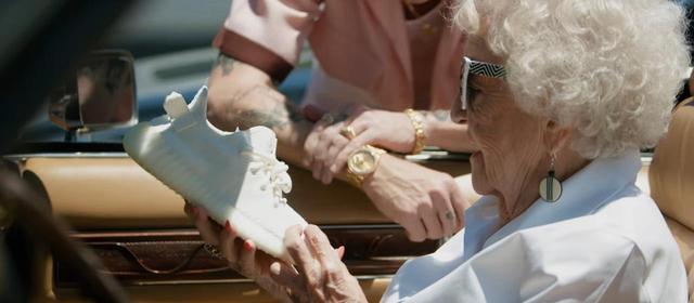 画像: 100歳の記念をMVに