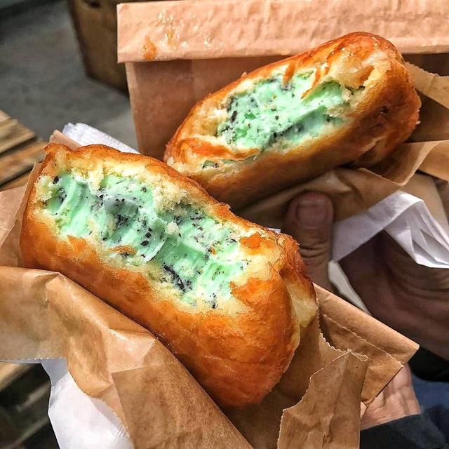 画像2: ドーナツとアイスが一緒に食べられる