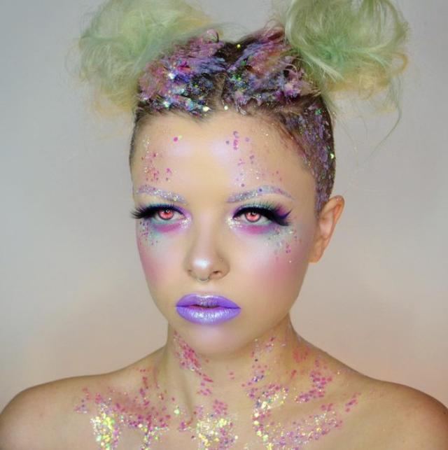 画像: LUSHのバスボムをイメージしたメイクをする美容ブロガーがスゴい