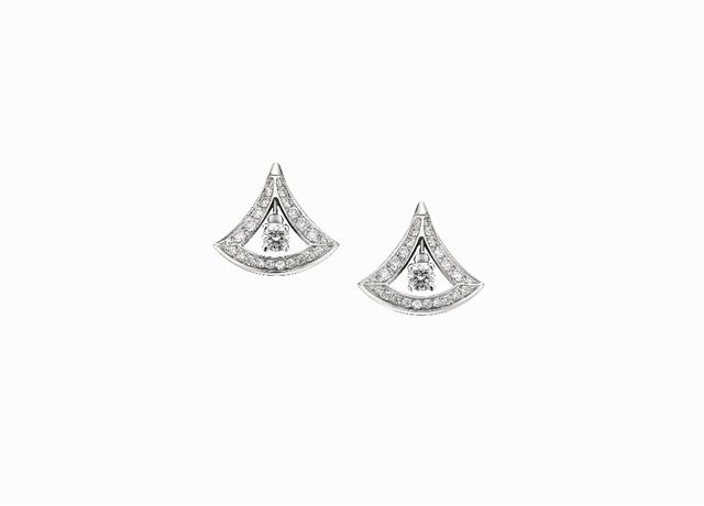 画像: イヤリング WGxDIA 435,000円(税抜/予定価格)