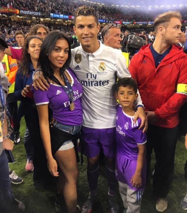 画像: ロナウドの試合も息子と観戦