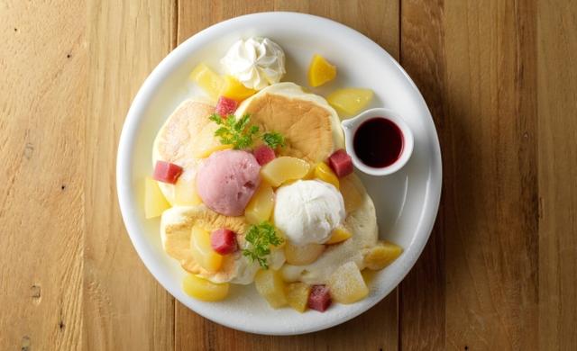 画像1: 白桃まるごと1個使ったパンケーキが、ドレモルタオで販売
