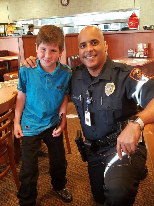 画像2: 9歳の少年「将来の夢は警察官」