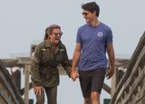 画像8: カナダのイケメン首相、カヤックから転落するもジョークを飛ばして自虐ネタに