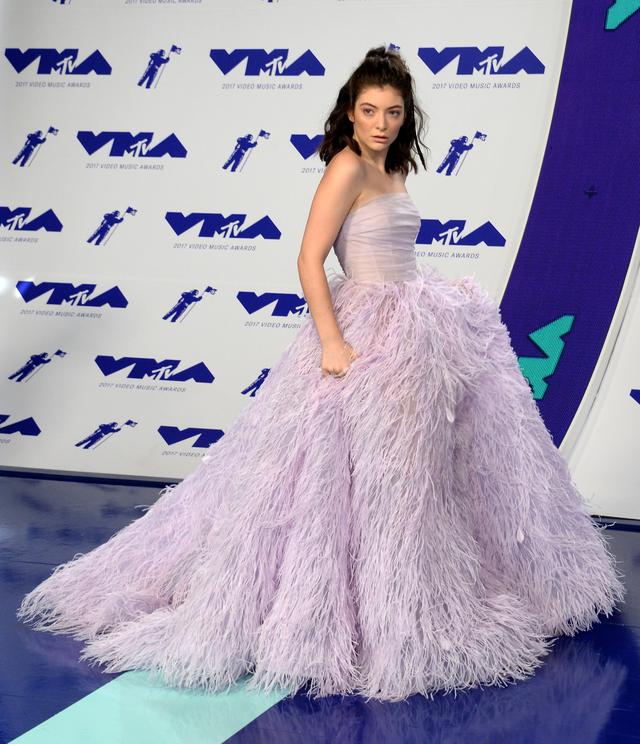 画像2: MTV VMA 2017の華やかなレッドカーペット・ファッションをどこよりも早くお届け!