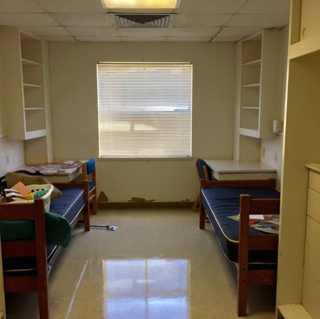 画像1: 全部DIY!寮の部屋を見事にリフォームした部屋が可愛すぎる