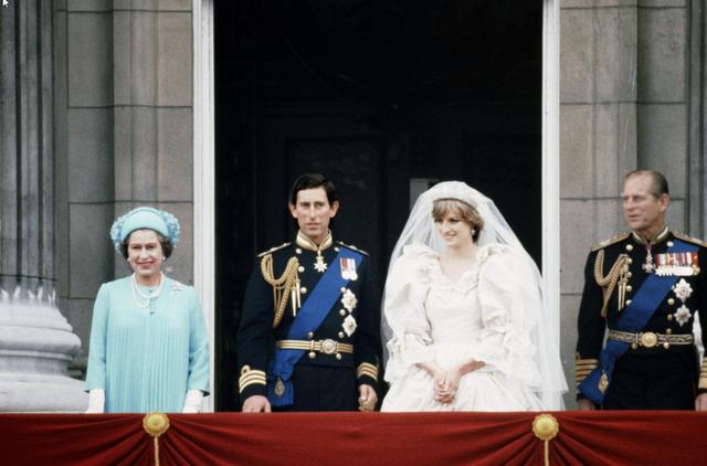 画像1: 1981年 21歳 チャールズ皇太子との結婚式