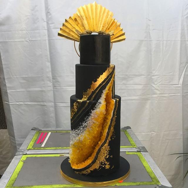 画像1: 記憶に新しいあの姿にインスパイアされたケーキ
