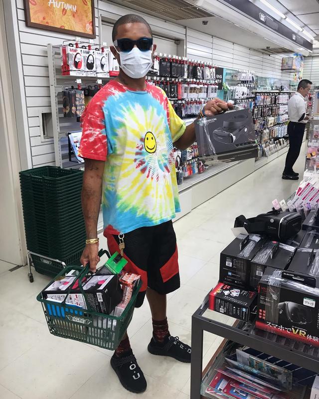 画像2: 変装して渋谷を訪れたファレル