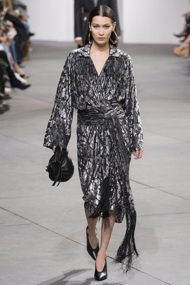 画像: モデル:ベラ・ハディッド Michael Kors Collection Fall 2017