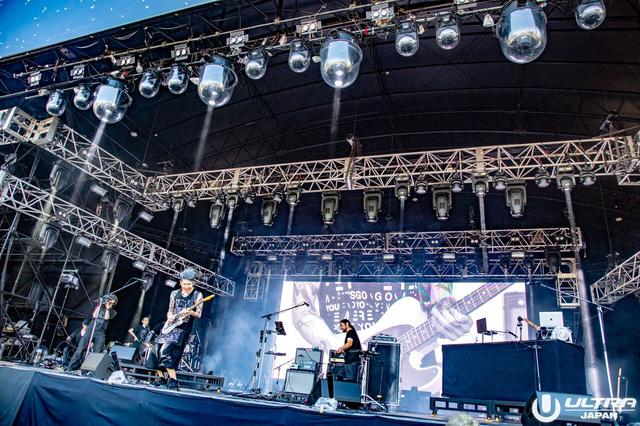 画像1: 日本初上陸のLIVE STAGE