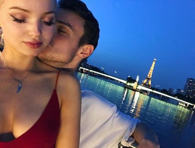 画像: パリに小旅行に行った時にエッフェル塔をバックに撮った写真。©Thomas Doherty