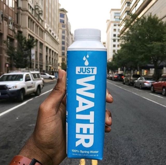 画像: 「JUST WATER」で環境問題を啓発