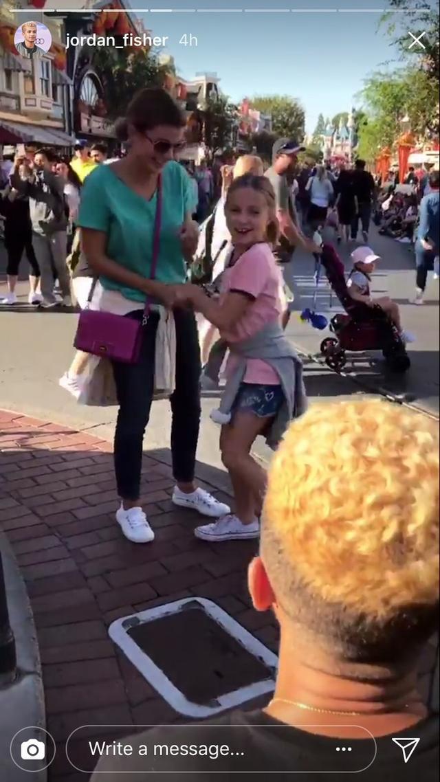 画像2: 可愛すぎ!ジョーダン・フィッシャー、多忙な合間を縫って姪にサプライズ