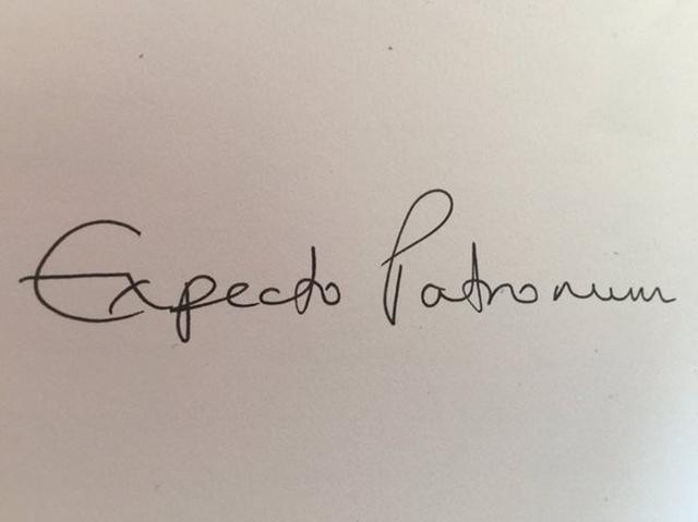 画像: J.K.が書いた「エクスペクト・パトローナム」の文字。©J.K. Rowling/ Twitter