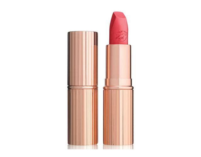 画像: Charlotte Tilbury(シャーロット・ティルベリー) 「ホットリップス」リップスティック Miranda May(ミランダ・メイ)5,800円 【並行輸入品】 amzn.to