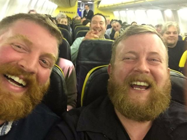 画像: 怖いぐらい激似!飛行機で隣に座った人がドッペルゲンガーという奇跡の出会い