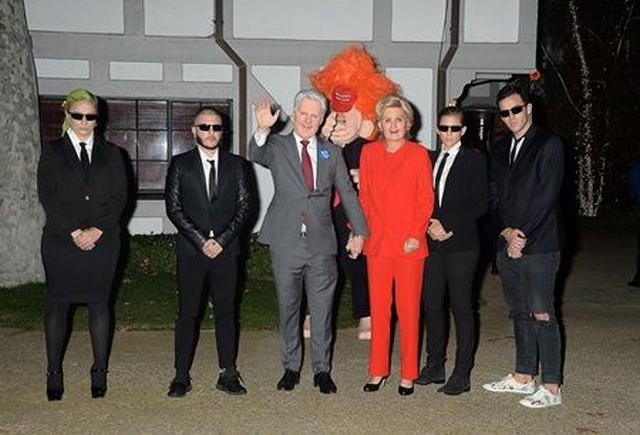 画像: 女優のケイト・ハドソンのハロウィンパーティ前で記念撮影。