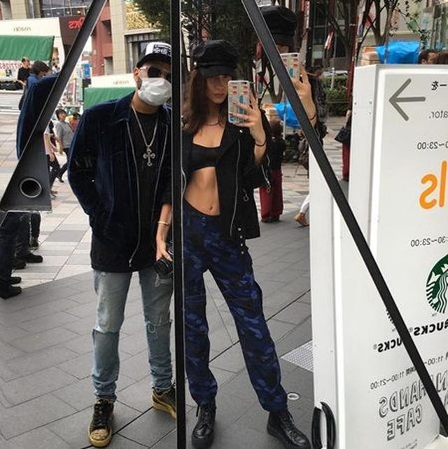 画像: 来日時にSNSに公開された写真。2人が自身のSNSにツーショットを投稿するのはこれが初めてだった。