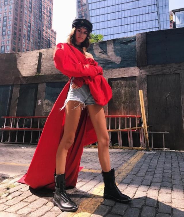 画像: 16歳2世モデルのカイア・ガーバー、「写真」がスタイル抜群すぎて泣けてくる