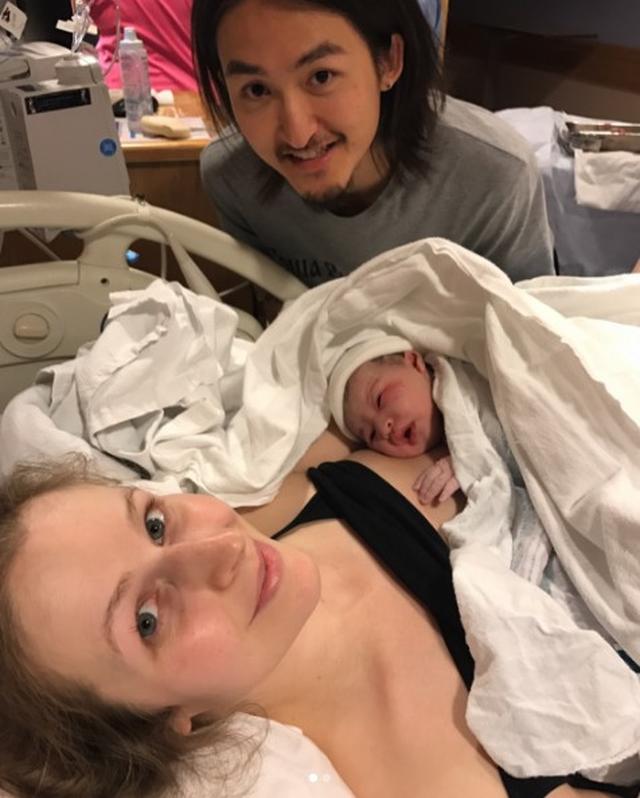 画像1: アヴリル・ラヴィーンが義弟ワンオクRyotaの第1子誕生を祝福!