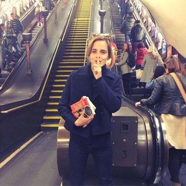 画像: 先日、ロンドンの地下鉄で本を隠す活動をおこなった。