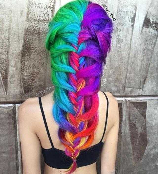 画像2: ヘアカラーの最先端はコレ!暗闇で光るネオンヘアカラーがトレンド