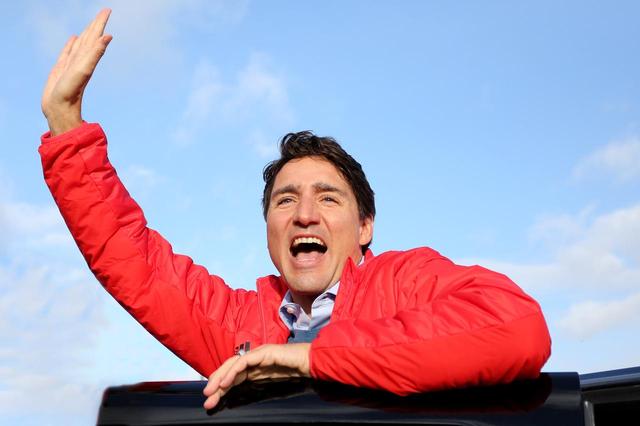 画像1: 首相がスーパーマンに変身
