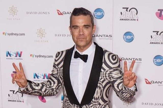 画像: 人気シンガーのロビー・ウィリアムズ。