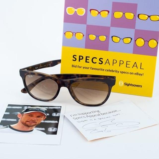 画像: Ray-Banのべっ甲フレームサングラス。