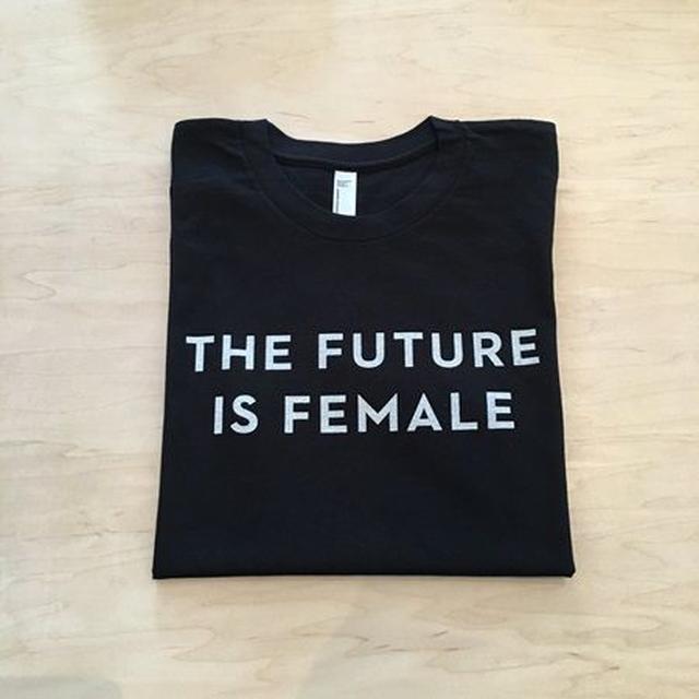画像: アリアナ愛用!海外でフェミニストTシャツ「THE FUTURE IS FEMALE」が流行中