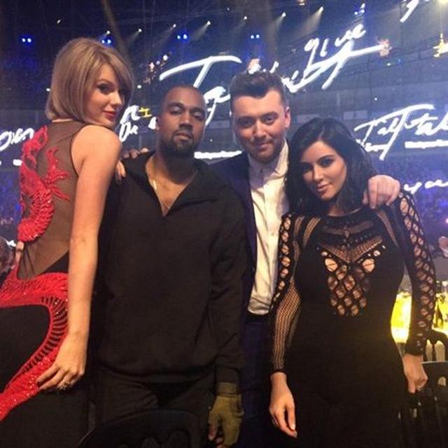 画像: 英シンガーのサム・スミス(中央右)と4人で。 ©Kim Kardashian