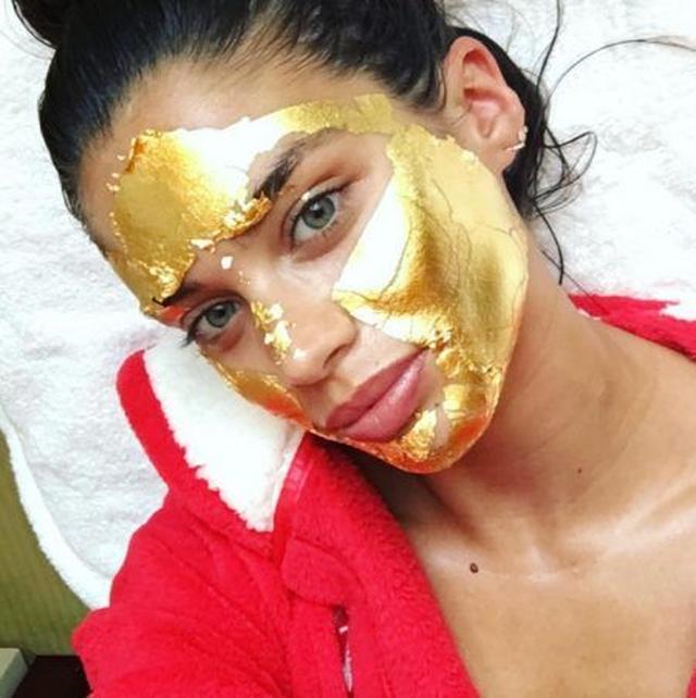 画像3: ヴィクシーショー直前!モデルたちが美肌の追い込みケアに選んだのは「金箔パック」