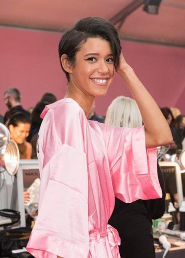 画像: ボーイッシュなショートヘアで登場したディロン・アルタグラシア。