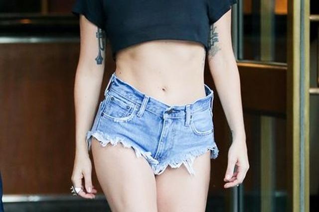画像1: 7. 特徴的なタトゥーでバレバレ?