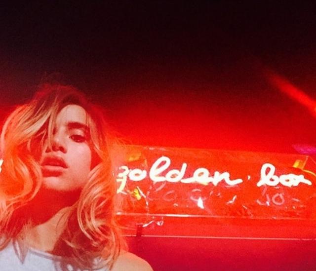 画像: ©Suki Waterhouse