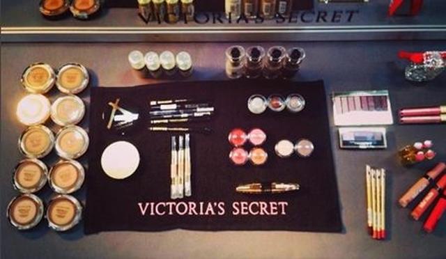 画像: モデルたちに使われたマックスファクターのメイク道具。 @Max Factor