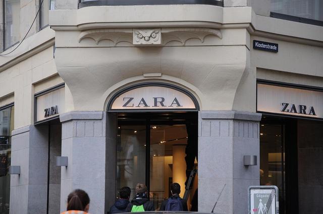 画像2: タグにメッセージを隠して必死の訴え、ZARA工場労働者が伝えたかったことって?
