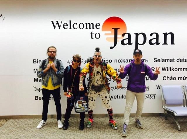 画像1: あの人気アーティストのインスタに笑福亭鶴瓶&バナナマン日村が登場