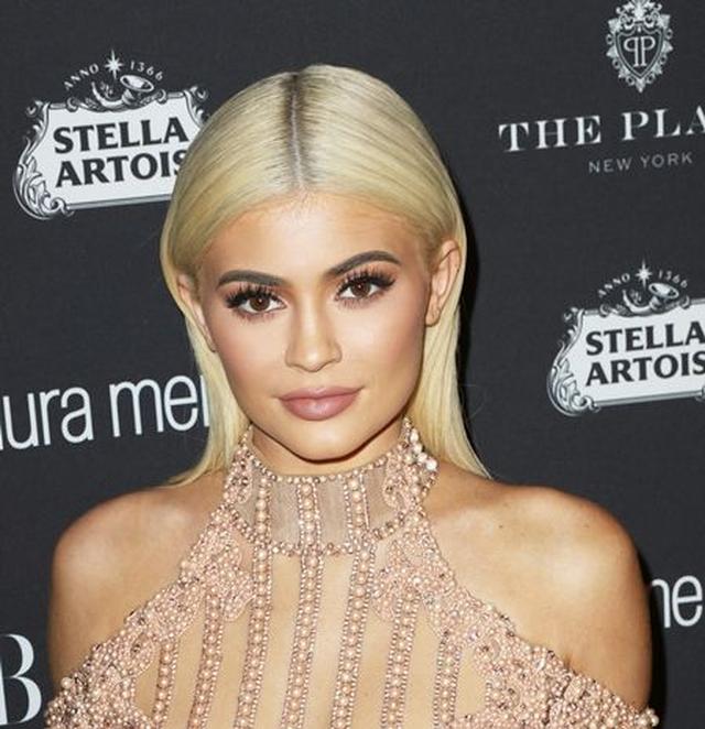 画像1: カイリー・ジェンナーが1ヶ月でヘアカラーをチェンジ!次にチャレンジした色は?