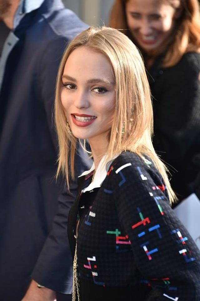 画像3: ジョニデ娘リリー・ローズ・デップ、CHANELのショーで美しい姿を披露