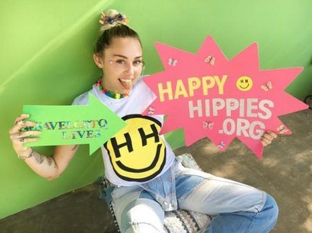 画像: 人気歌手マイリー・サイラス、初めて付き合った相手は女の子だったと告白