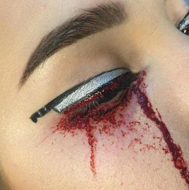 画像: 血しぶきのようなメイクにするとホラー感が倍増。 ©tcmakeup