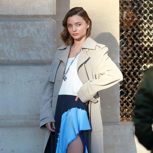 画像3: ミランダ・カーがパリでルイ・ヴィトン撮影、衣装よりも私服がセクシー