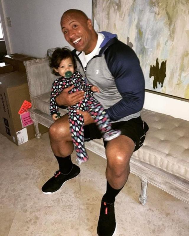 画像: 現在の妻との間に2015年に誕生した次女のジャスミンちゃんと。©Dwayne Johnson/ Instagram