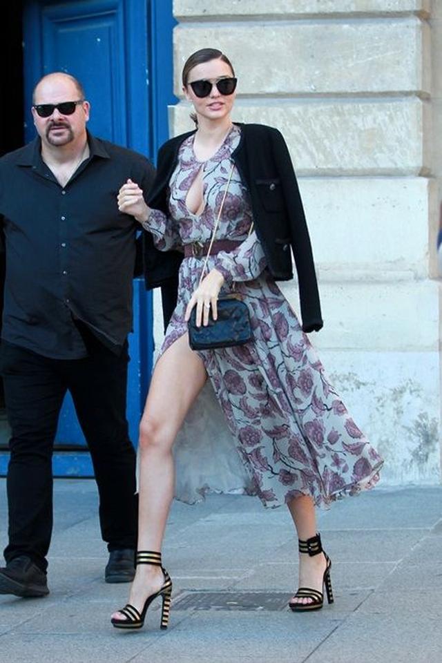 画像5: ミランダ・カーがパリでルイ・ヴィトン撮影、衣装よりも私服がセクシー
