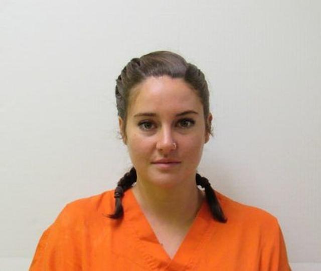 画像: 10月10日にノースダコタ州で逮捕された女優シェイリーン・ウッドリーの逮捕写真。