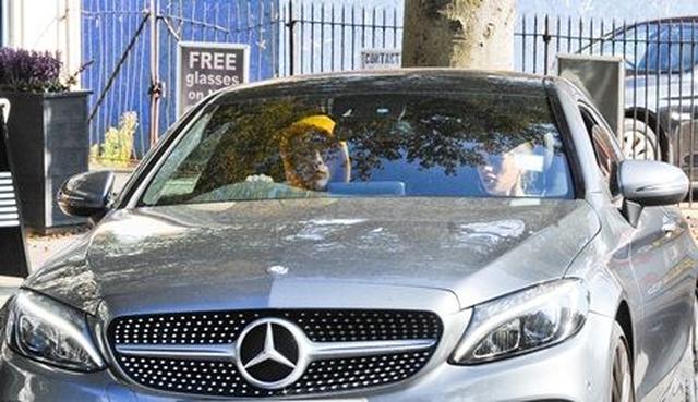 画像: 今年免許に合格したブルックリン。現在は500万円近くするメルセデス・ベンツを乗り回している。