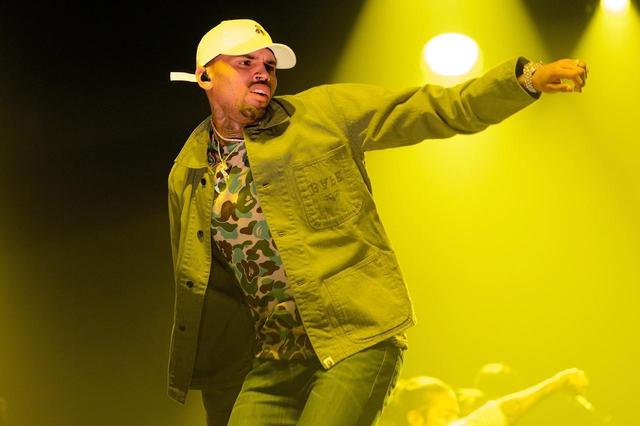 画像: 歌だけでなくダンスにも定評があり、デビュー当時は、音楽界のレジェンドであるマイケル・ジャクソンと比較されたことも多い。本人もマイケルからインスピレーションを受けたことを公言している。